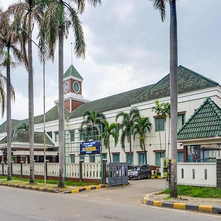 Townhouse Oak Hotel Grand Cikarang Exterior foto