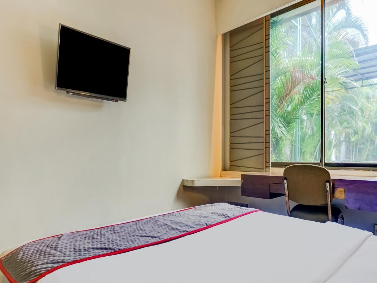 Townhouse Oak Hotel Grand Cikarang Exterior foto