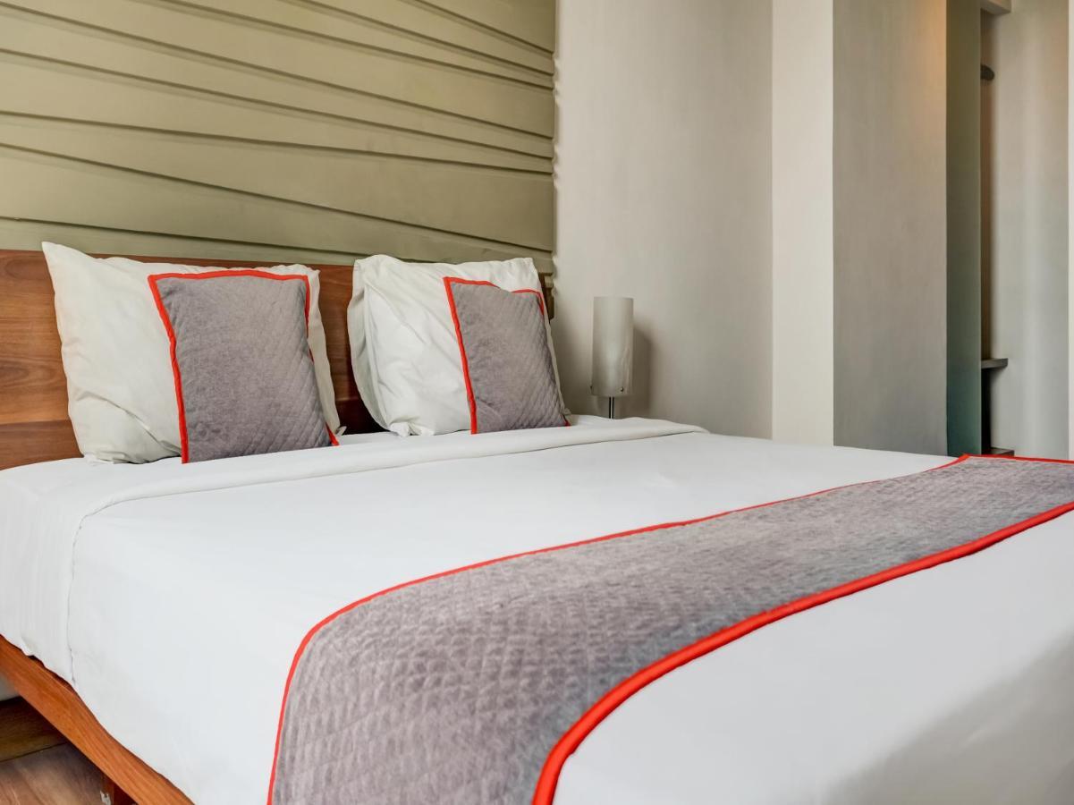 Townhouse Oak Hotel Grand Cikarang Exterior foto