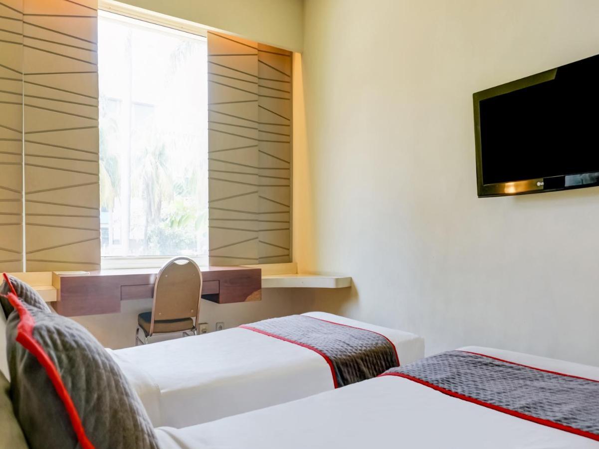 Townhouse Oak Hotel Grand Cikarang Exterior foto